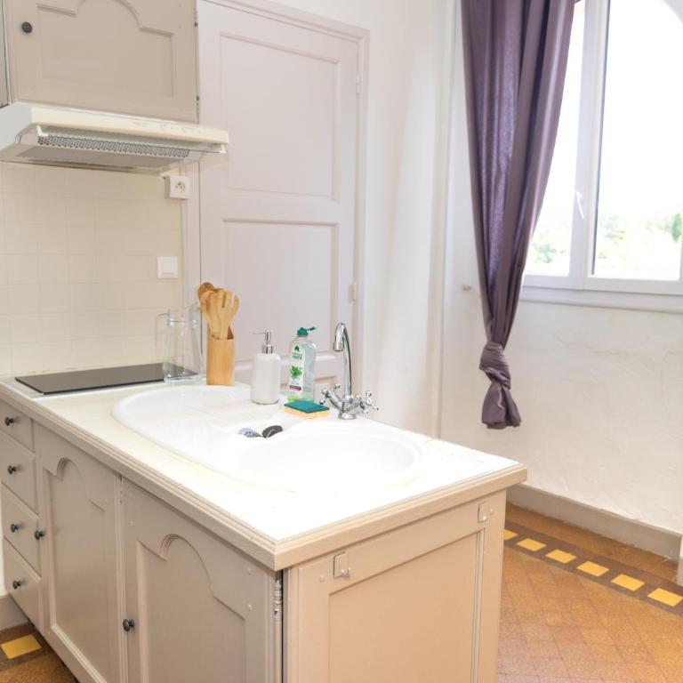 Appartement au Château Maravenne - Maison 1 Chambre - 9