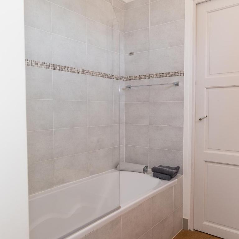 Appartement au Château Maravenne - Maison 1 Chambre - 8
