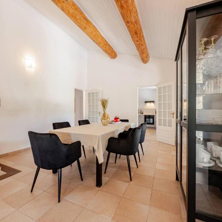 Gordes Villa avec piscine chauffée et privée , jacuzzi et pétanque calme - Villa 3 Chambres - 7