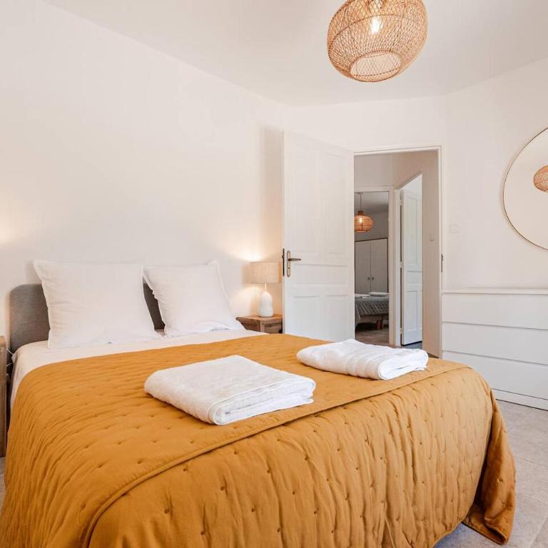 Gordes Villa avec piscine chauffée et privée , jacuzzi et pétanque calme - Villa 3 Chambres - 10