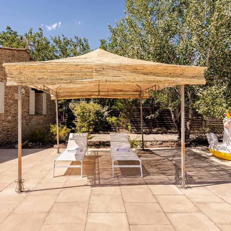 Gordes Villa avec piscine chauffée et privée , jacuzzi et pétanque calme - Villa 3 Chambres - 2