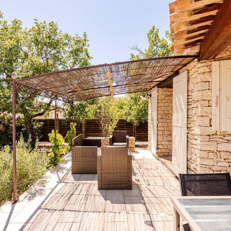 Gordes Villa avec piscine chauffée et privée , jacuzzi et pétanque calme - Villa 3 Chambres - 17