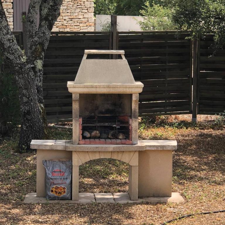 Gordes Villa avec piscine chauffée et privée , jacuzzi et pétanque calme - Villa 3 Chambres - 23