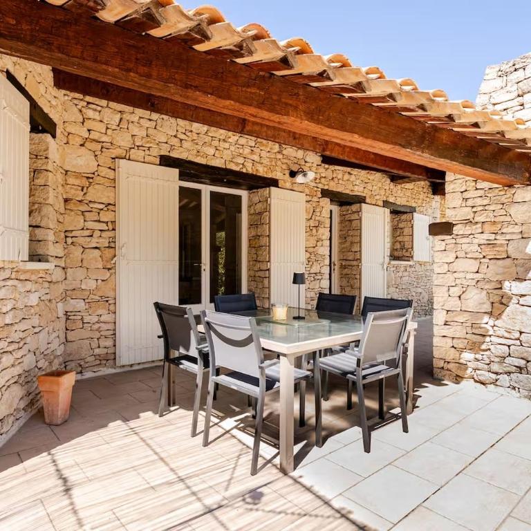 Gordes Villa avec piscine chauffée et privée , jacuzzi et pétanque calme - Villa 3 Chambres - 25