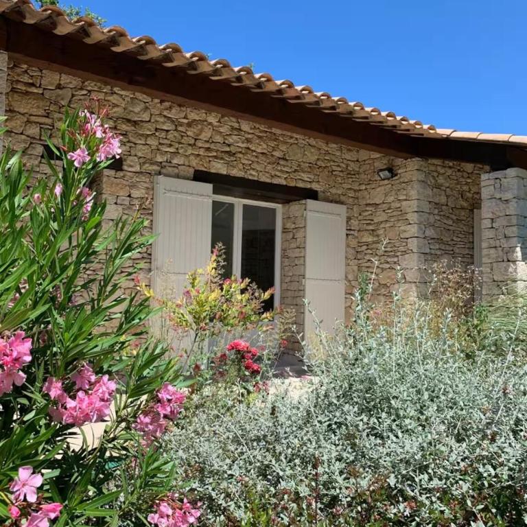 Gordes Villa avec piscine chauffée et privée , jacuzzi et pétanque calme - Villa 3 Chambres - 26