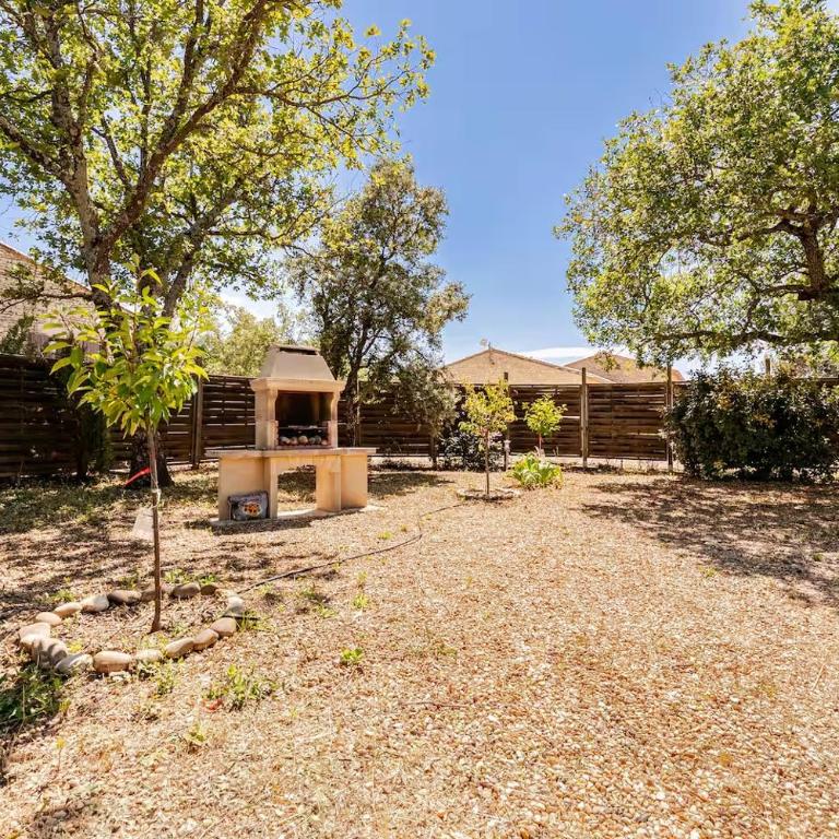Gordes Villa avec piscine chauffée et privée , jacuzzi et pétanque calme - Villa 3 Chambres - 27