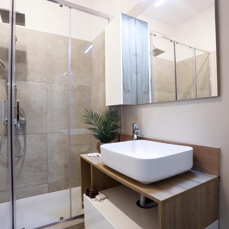 GuestHost - Sebeto Apartments with Parking & Netfilx - Three-Bedroom Apartment - 24