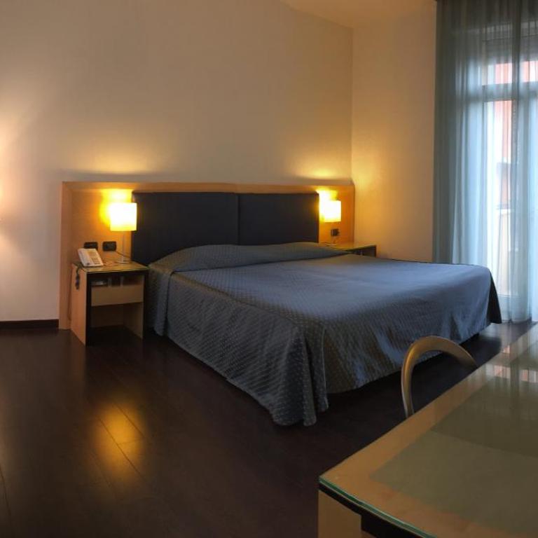 Luxury Rooms Padova Station - Camera King - 3