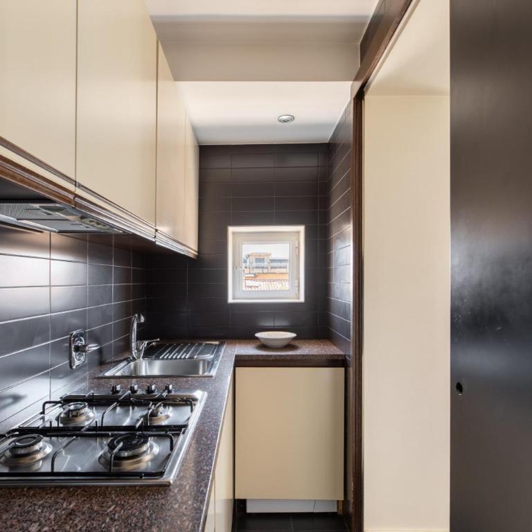 Celeste Retreat al Pantheon - Homkeey Apartments - Appartamento con 2 Camere da Letto e Balcone - 15
