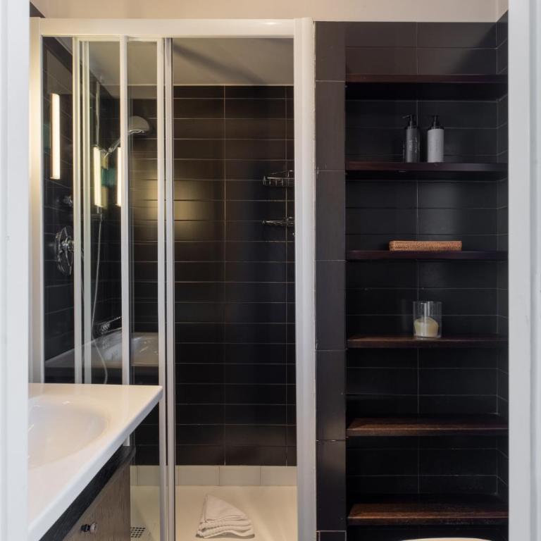 Celeste Retreat al Pantheon - Homkeey Apartments - Appartamento con 2 Camere da Letto e Balcone - 17