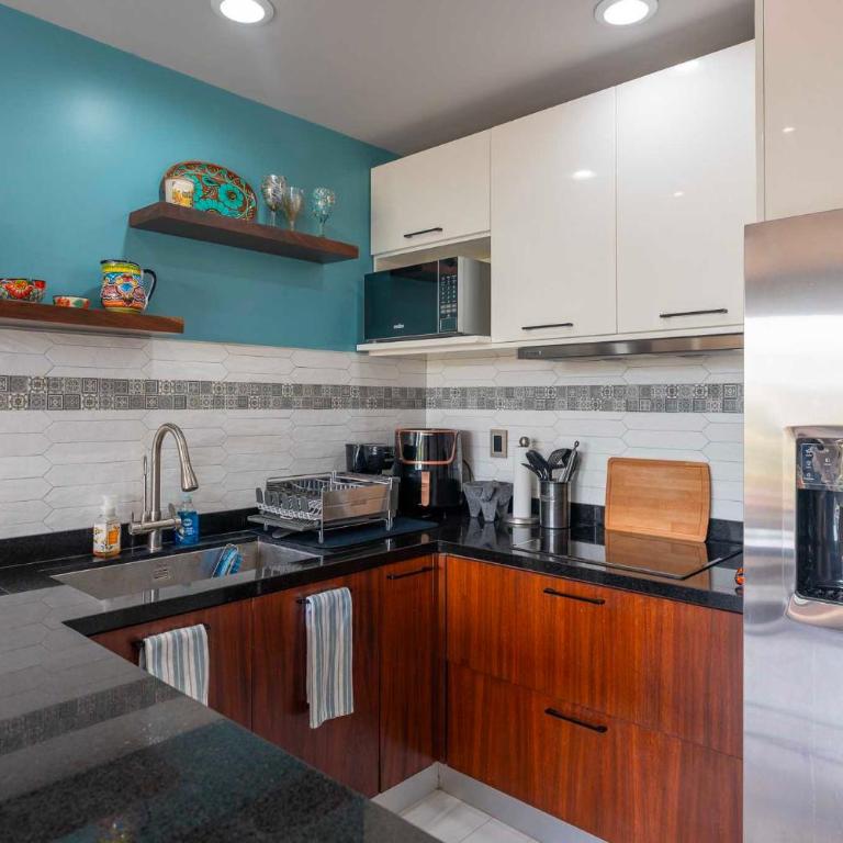 Quadrant Condos 1202 | Private Balconies | Garden & Pool Views | 8-min Walk to Beach | Full Kitchen - Apartamento Deluxe de 2 dormitorios - 3