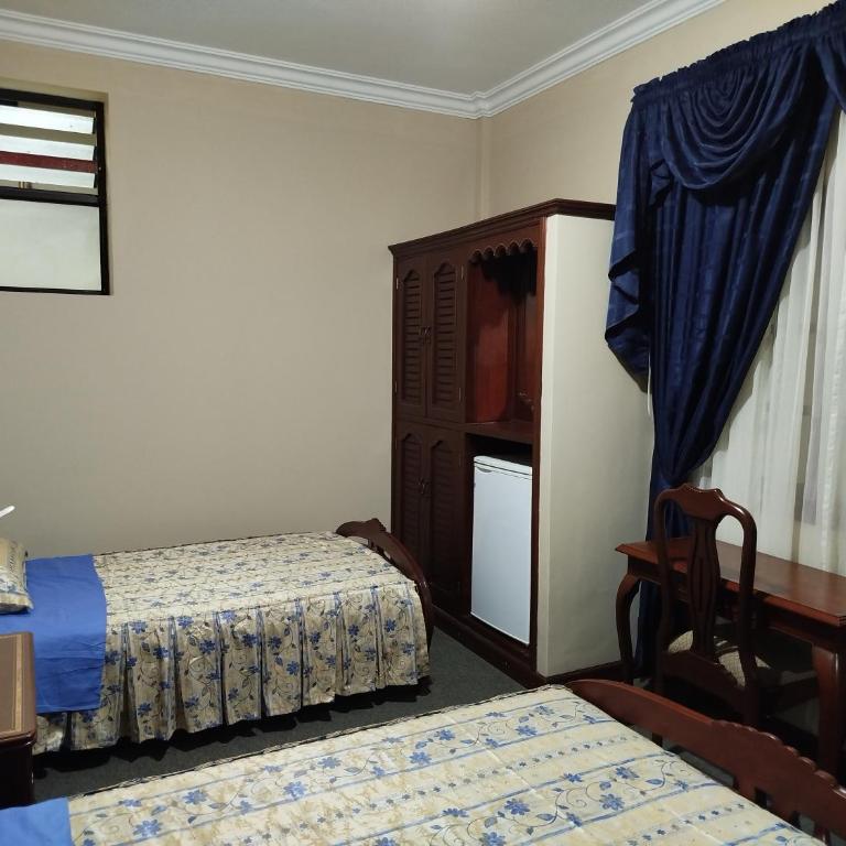 Hotel Perez - Habitación Familiar con baño privado - 4