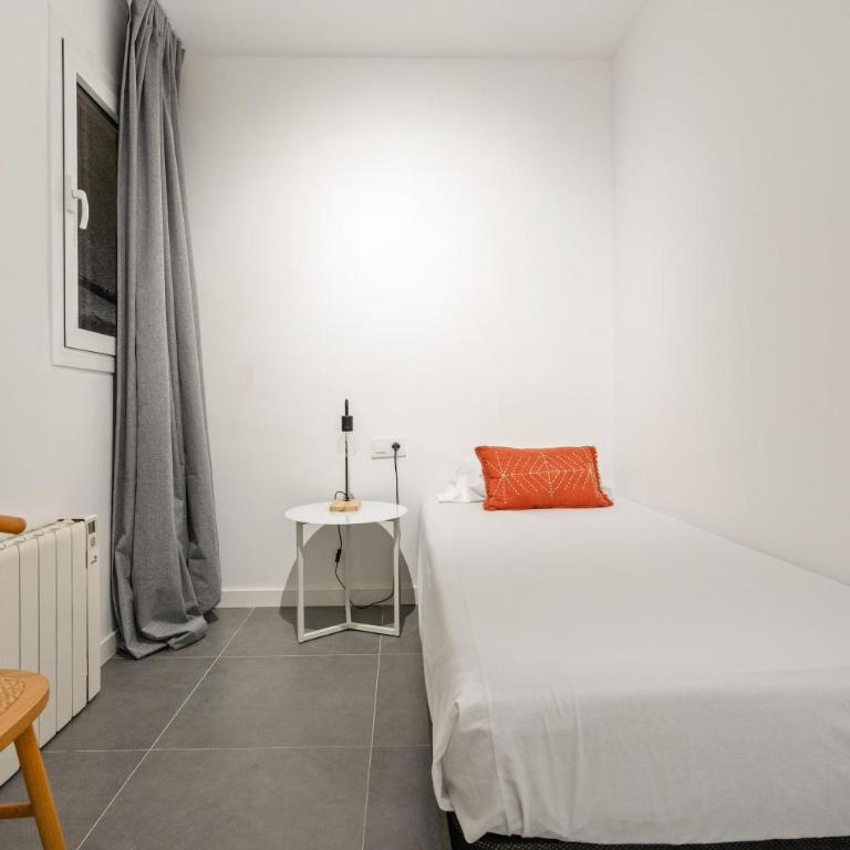 Flateli Espronceda 11 - Three-Bedroom Apartment - 9