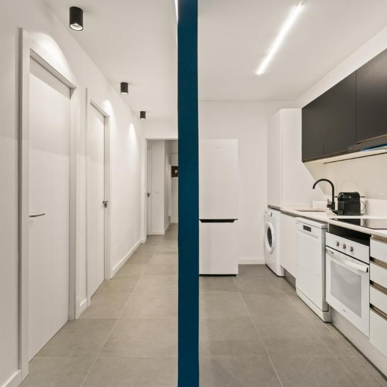 Flateli Espronceda 22 - Three-Bedroom Apartment - 11