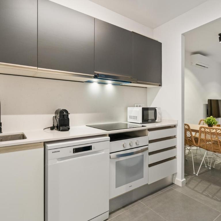 Flateli Espronceda 22 - Three-Bedroom Apartment - 12