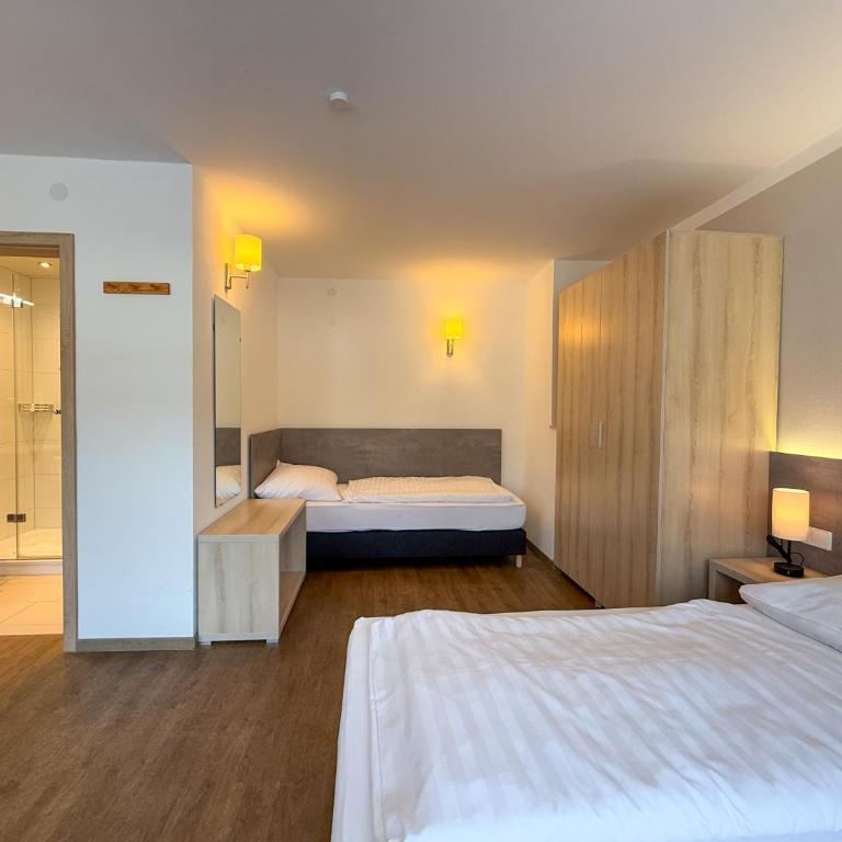 Landgasthof Schwarzberg - Standard Dreibettzimmer - 2