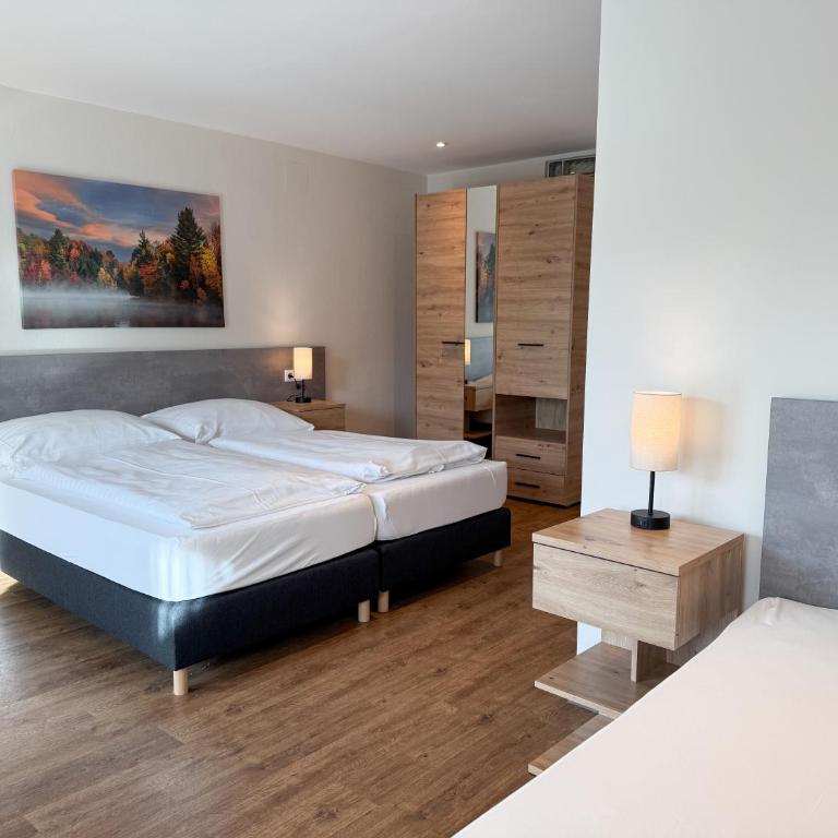 Landgasthof Schwarzberg - Superior Dreibettzimmer - 5