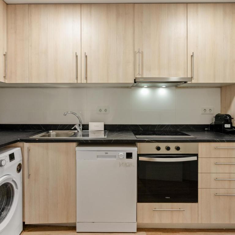 Flateli Espronceda 32 - Three-Bedroom Apartment - 3