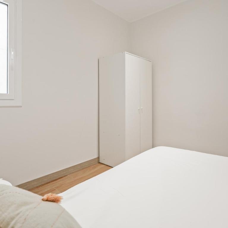Flateli Espronceda 32 - Three-Bedroom Apartment - 19