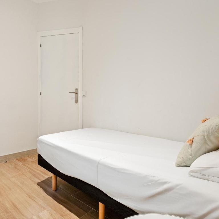 Flateli Espronceda 32 - Three-Bedroom Apartment - 11