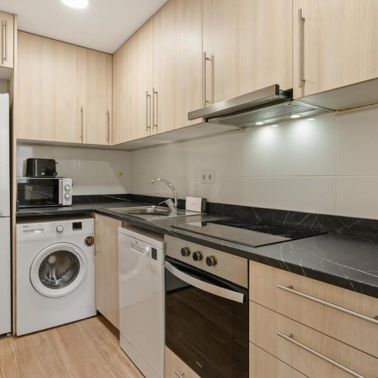Flateli Espronceda 32 - Three-Bedroom Apartment - 17