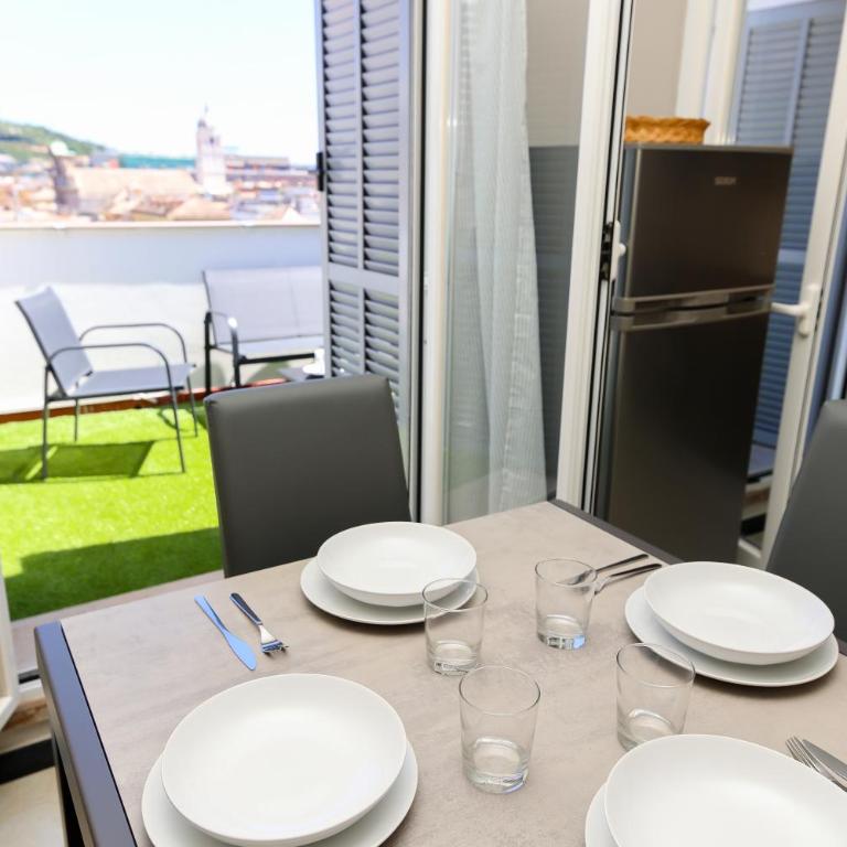 Penthouses with Parking in Palazzo San Paolo By ML WHITE HOUSE - One-Bedroom Apartment - 4