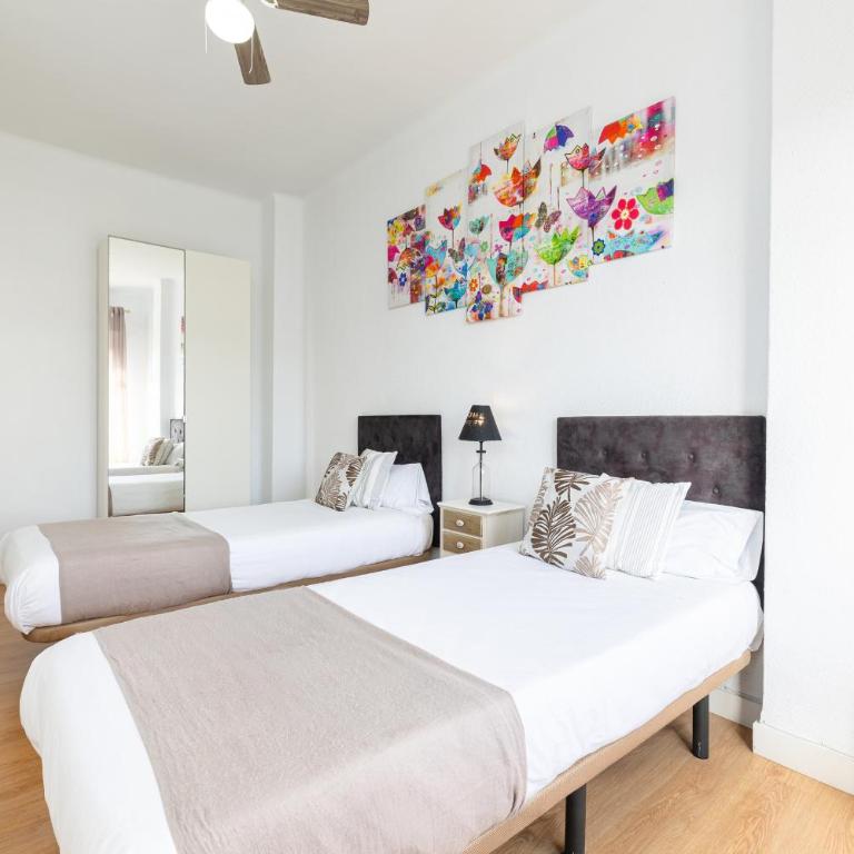 Holidays2Malaga Terraza & junto puerto deportivo - Three-Bedroom Apartment - 3