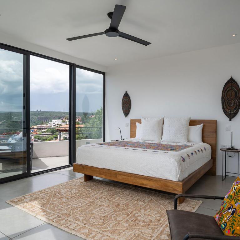 Casa Altamira, Stylish 1BR Loft with City Views in Centro - One-Bedroom House - 1