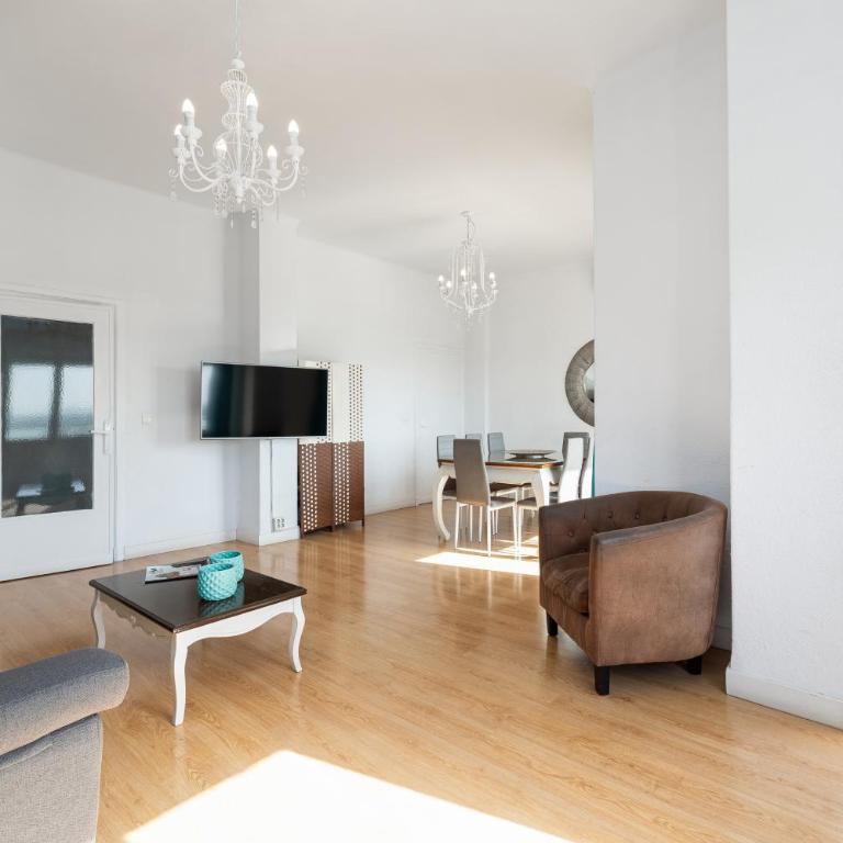 Holidays2Malaga Terraza & junto puerto deportivo - Three-Bedroom Apartment - 5