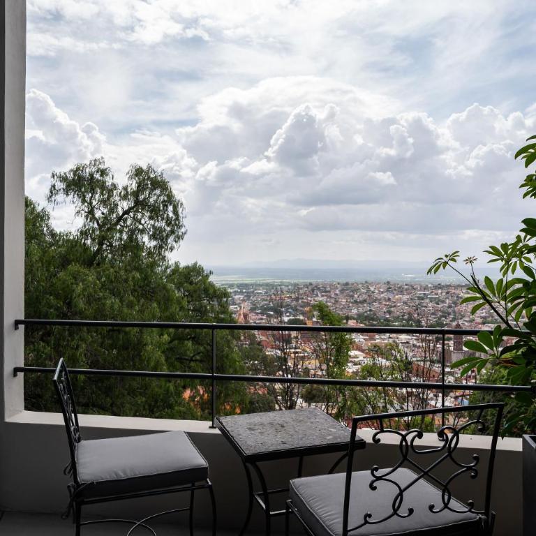 Casa Altamira, Stylish 1BR Loft with City Views in Centro - One-Bedroom House - 20