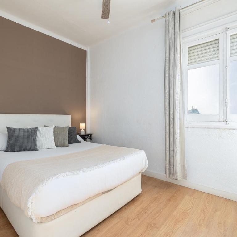 Holidays2Malaga Terraza & junto puerto deportivo - Three-Bedroom Apartment - 11
