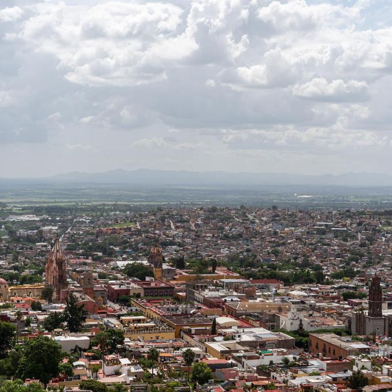 Casa Altamira, Stylish 1BR Loft with City Views in Centro - One-Bedroom House - 22