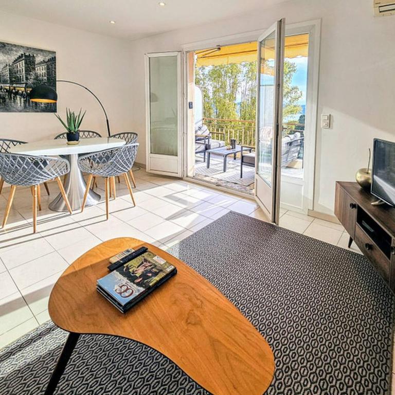 Beau 2 pieces avec vue imprenable sur la rade - Appartement - 2