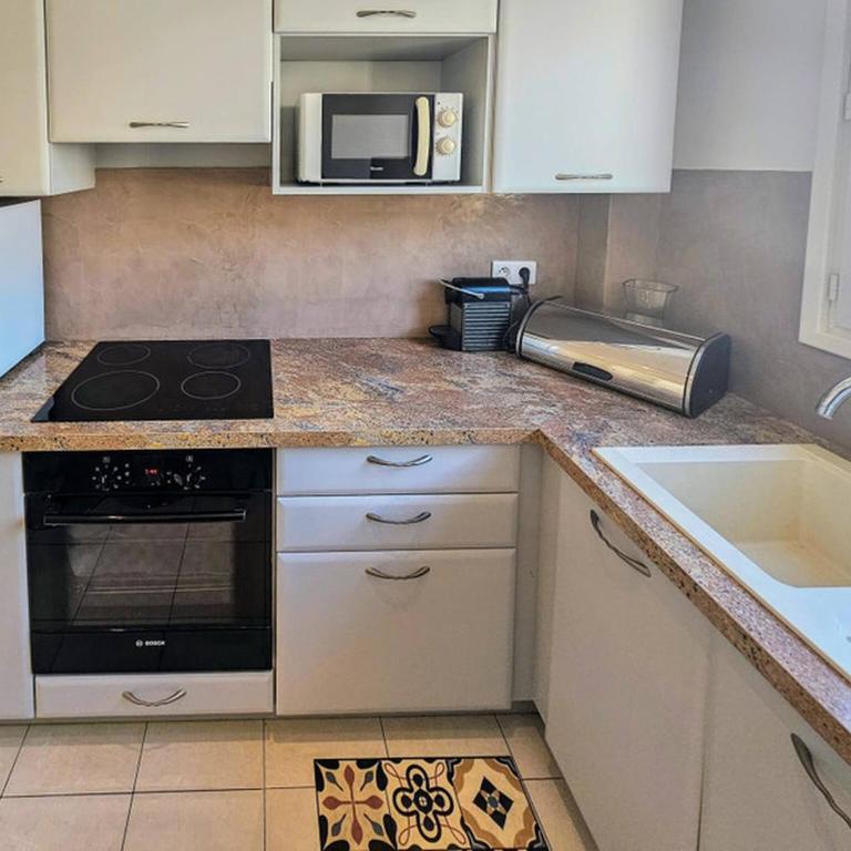 Beau 2 pieces avec vue imprenable sur la rade - Appartement - 9
