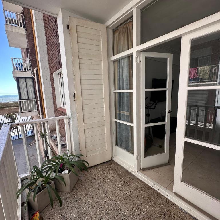 Excelente departamento, frente al mar - Two-Bedroom Apartment - 28