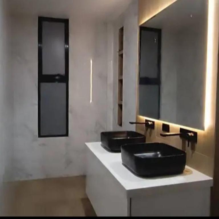 Friendly house - Five-Bedroom House - 1