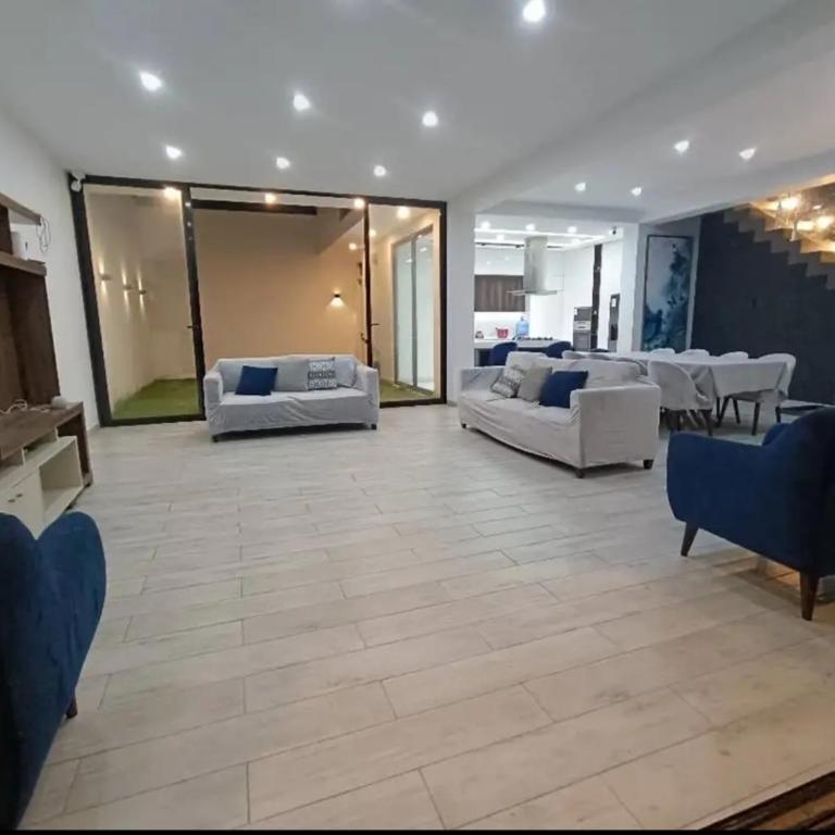 Friendly house - Five-Bedroom House - 3