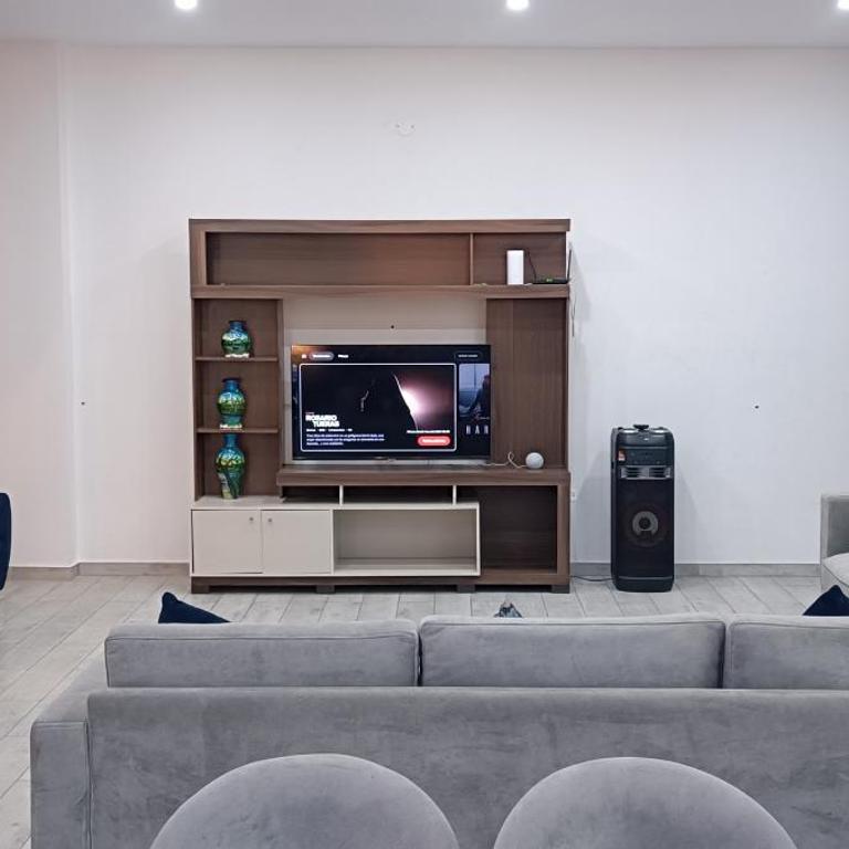 Friendly house - Five-Bedroom House - 12