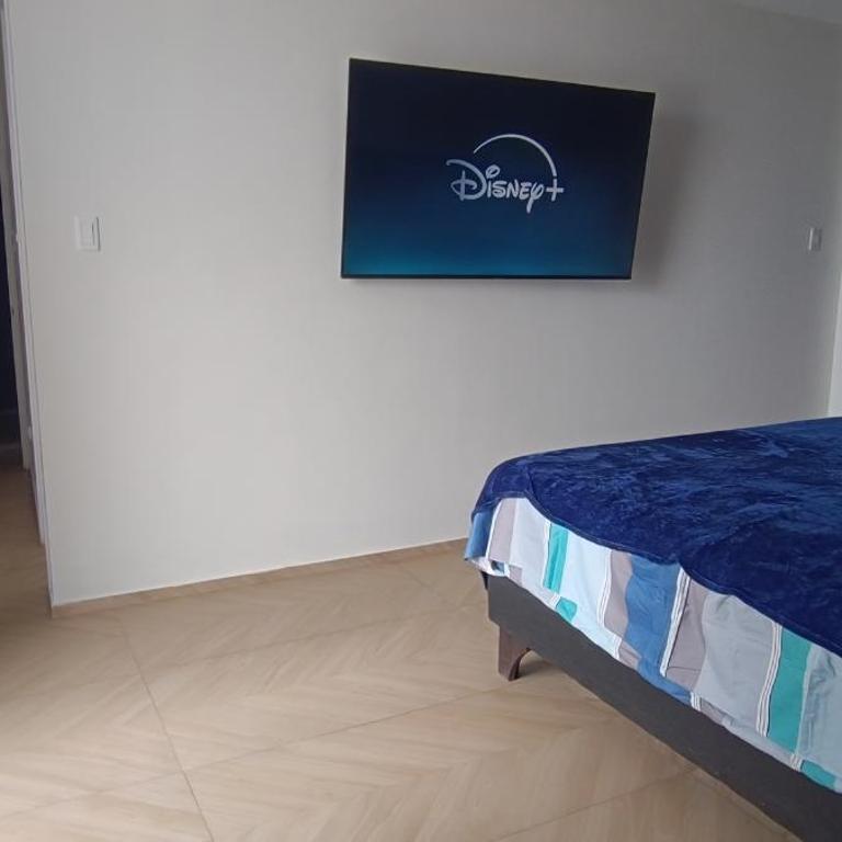 Friendly house - Five-Bedroom House - 13