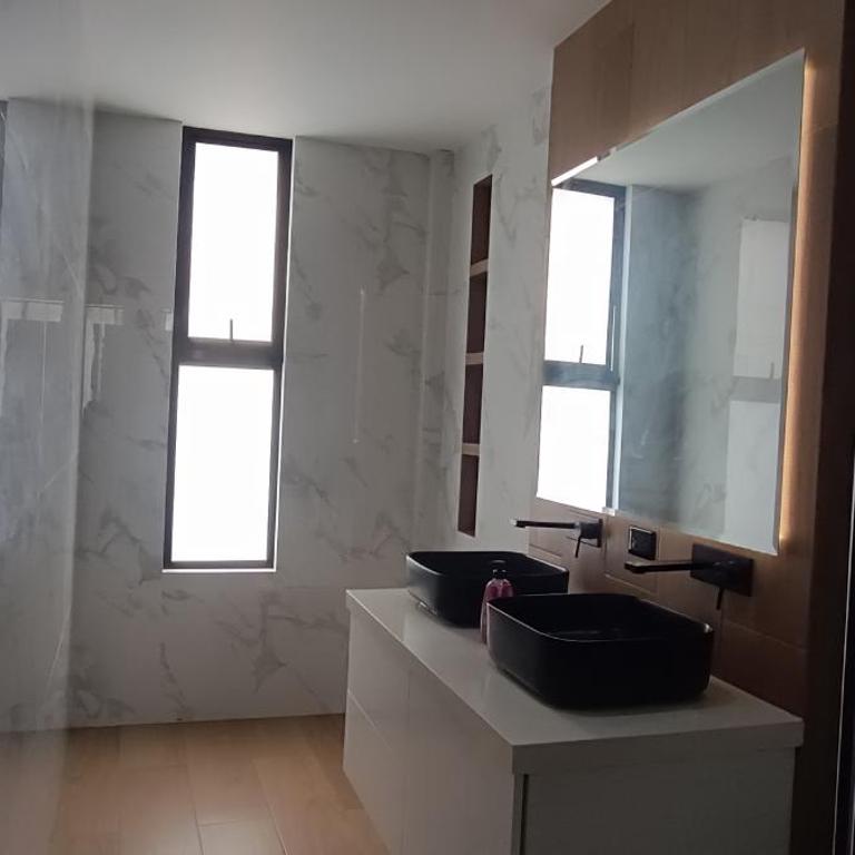 Friendly house - Five-Bedroom House - 22