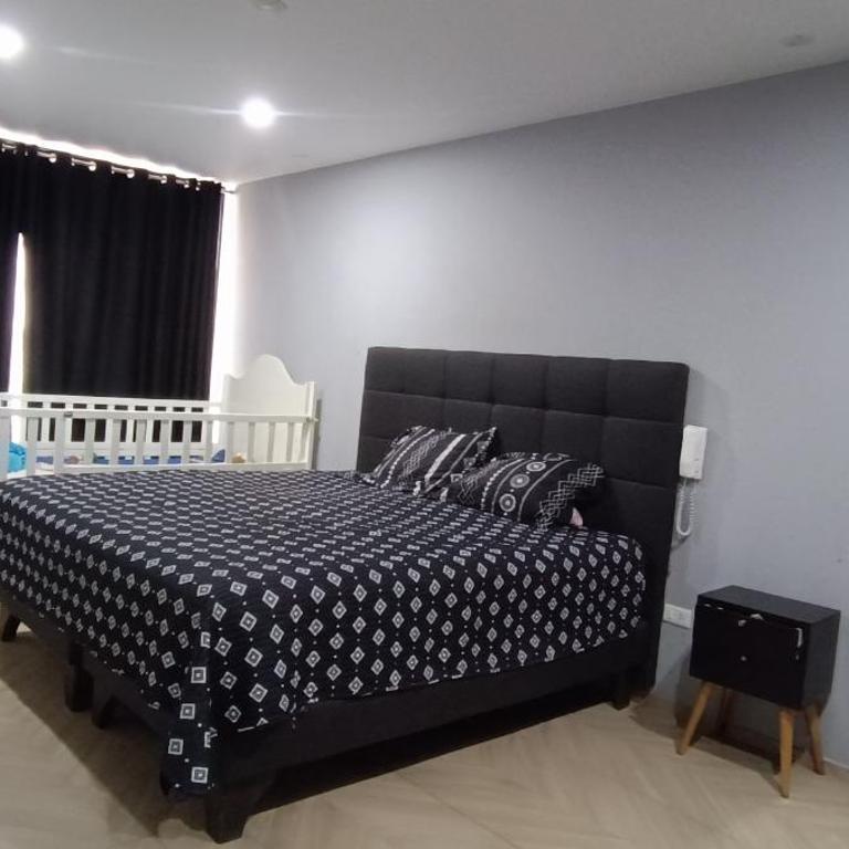 Friendly house - Five-Bedroom House - 28