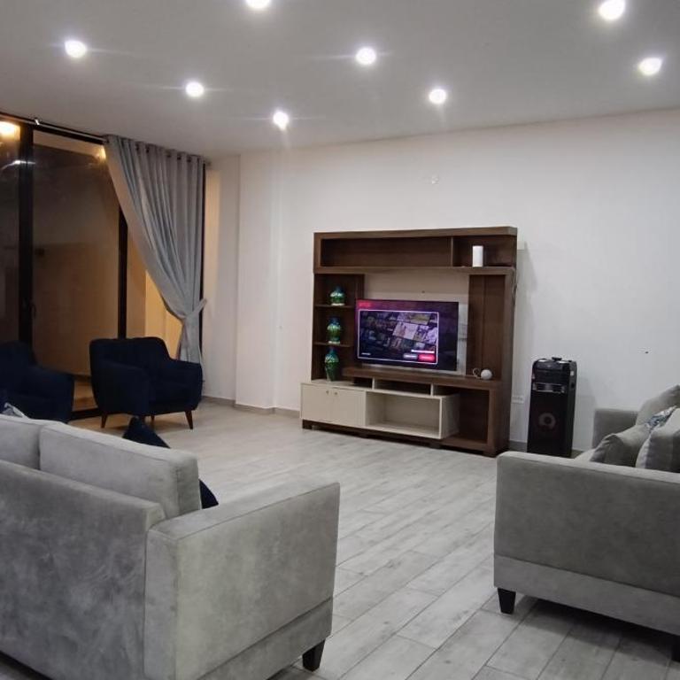 Friendly house - Five-Bedroom House - 30