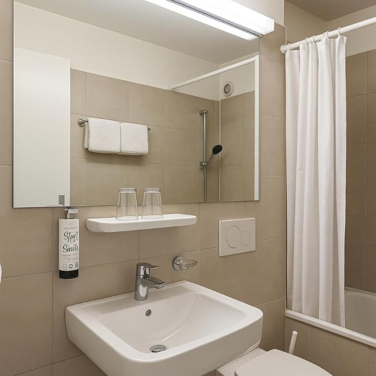 Hôtel de la Poste Martigny - City Center - Classic Dreibettzimmer - 3