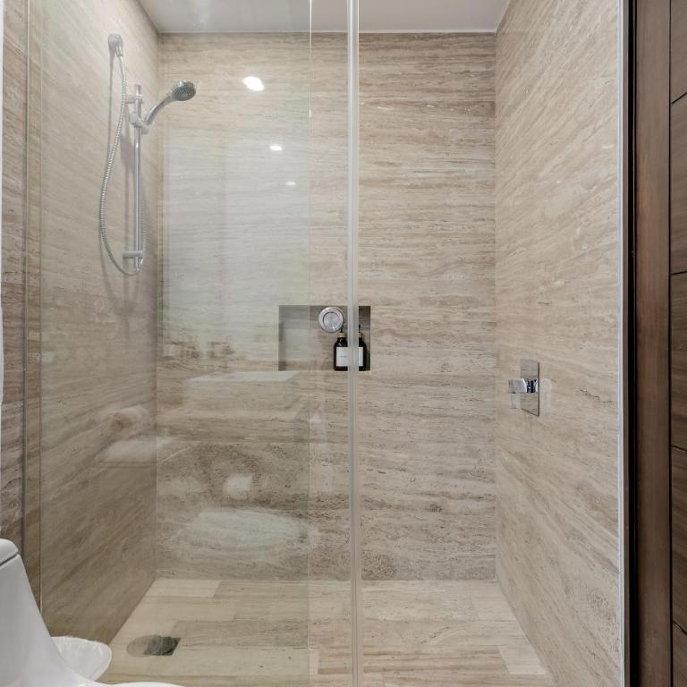 2 BR Apartment in Marina Condo - Apartment - 8