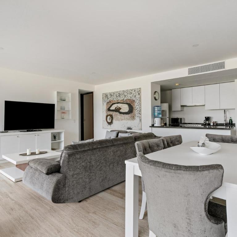 2 BR Apartment in Marina Condo - Apartment - 10