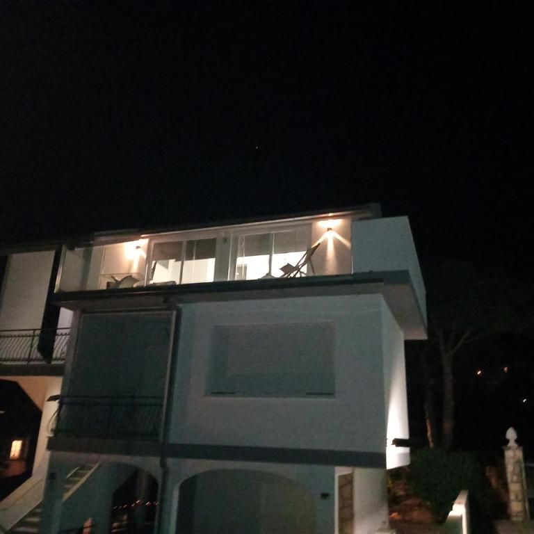 Villa Paolo attico appartamento loft matrimoniale piu singolo diviso da armadi,piu divano letto singolo - Estudio Deluxe - 21