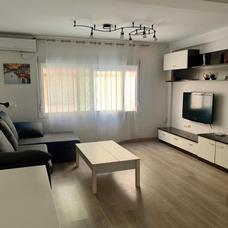 Duplex a 3 minutos de playa de la victoria Cadiz - Apartamento de 3 dormitorios - 2