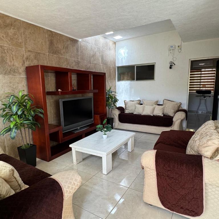 Bonita Casa Vacacional. Punto medio entre ciudad y playa - Two-Bedroom Townhouse - 2