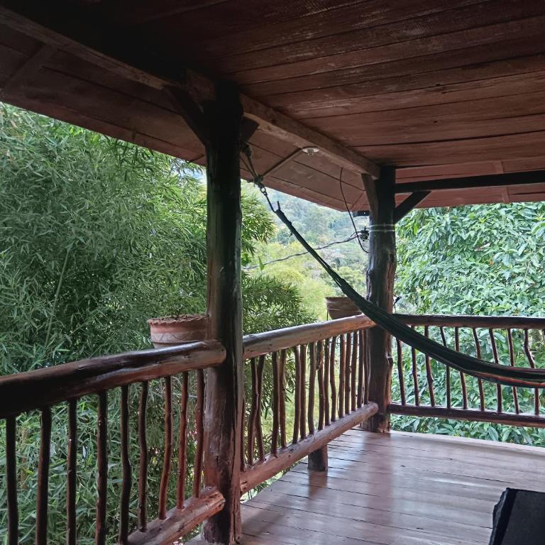 cabaña Juanes-JARDIN ANTIOQUIA - Habitación Triple con vistas a la montaña - 8
