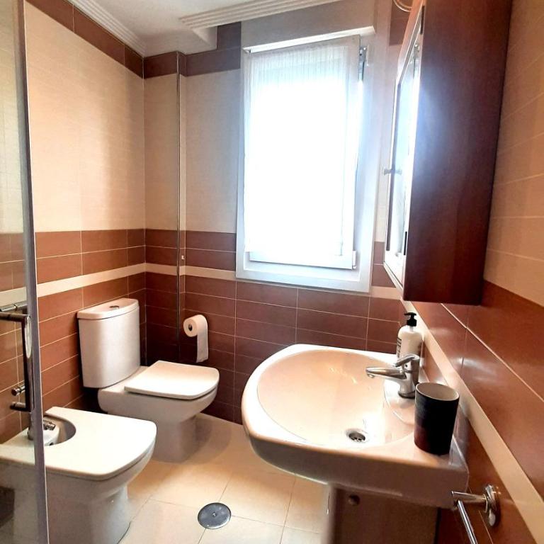 Apartamento 2 dormitorios con piscina y garaje en Foz, ideal para playa y excursiones - Apartamento - 24